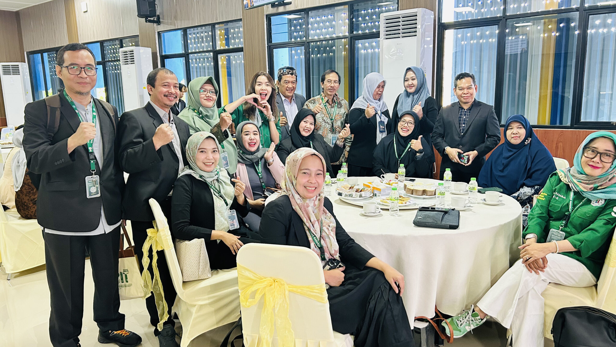 Universitas Raharja Berpartisipasi Aktif dalam Acara ICCIT 2025 di Cirebon