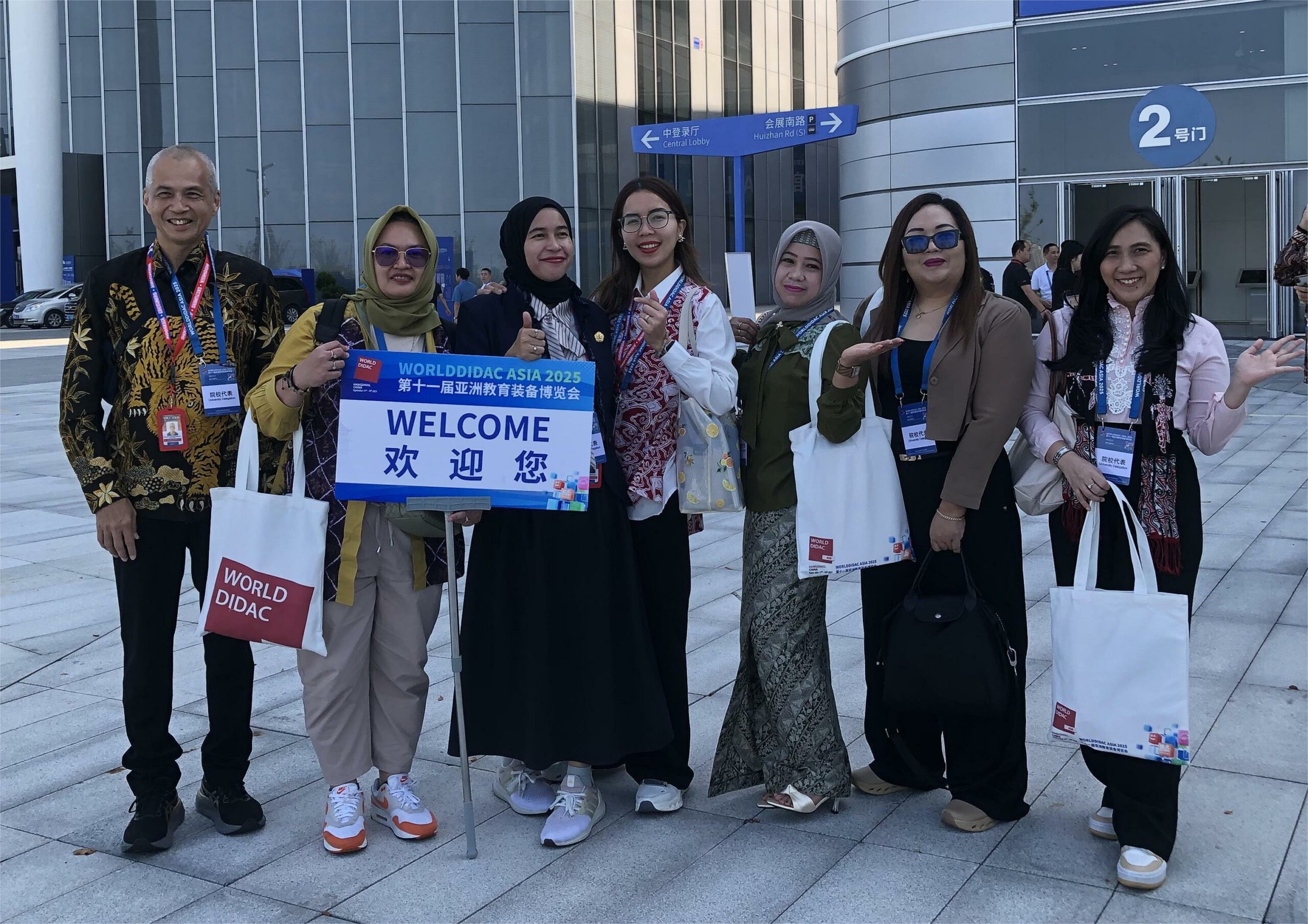 Universitas Raharja Wakili Indonesia di Worlddidac 2025