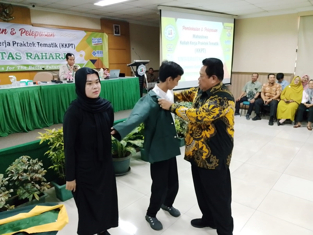 Universitas Raharja Lepas 160 Mahasiswa KKPT untuk Cetak Peneliti Muda