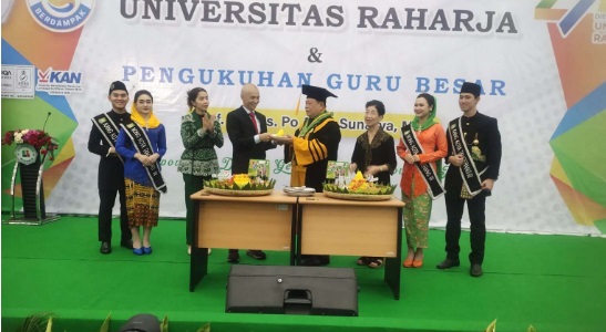 Dies Natalis Universitas Raharja, Prof. Dr. Abas Sunarya Dikukuhkan Sebagai Guru Besar