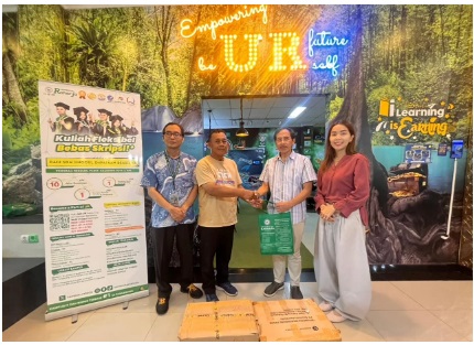 Penerbit Buku Kompas Donasikan Beragam Buku ke Universitas Raharja